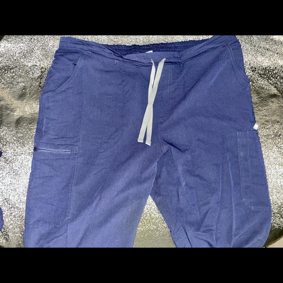 FIGS Navy Blue scrub set size XL - Picture 5 of 6